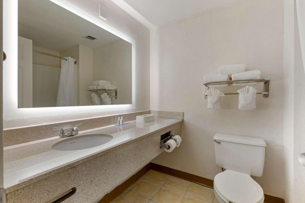 Suburban Extended Stay Hotel Raleigh Exterior photo